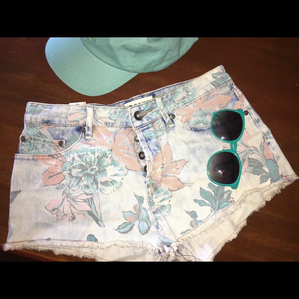 Roxy floral denim shorts size 27